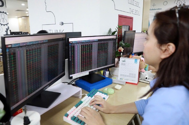 Vn-Index ghi nhận phiên giảm mạnh liên tiếp với thanh khoản gia tăng. (Ảnh: Đức Thanh)