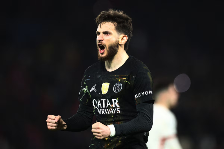 Khvicha Kvaratskhelia của Paris Saint-Germain ăn mừng bàn thắng thứ năm của đội nhà ngày 11/3. (Nguồn: Reuters)