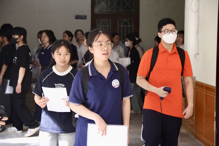 Năm nay, kỳ thi có thêm các môn mới gồm Giáo dục kinh tế và pháp luật, Tin học, Công nghệ công nghiệp và Công nghệ nông nghiệp việc bổ sung các môn này nhằm định hướng hoạt động dạy và học trong trường phổ thông, dù số lượng thí sinh đăng ký dự kiến không lớn.