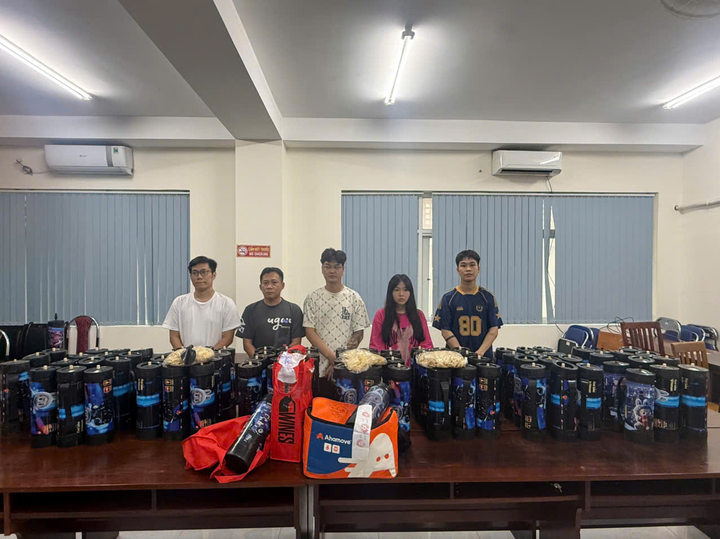 Từ trái qua, các đối tượng Huỳnh Đức Huy, Thư, Hạnh, Duy, Thanh Huy. (Ảnh: Công an TP.HCM)