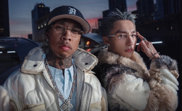 Sơn Tùng M-TP gây sốt khi ''bắt tay'' rapper Tyga.