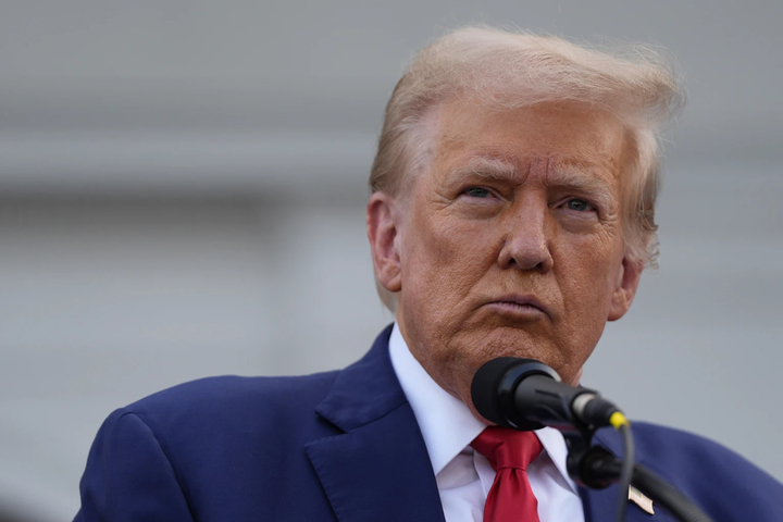 Tổng thống Donald Trump triệu tập cuộc họp các quan chức an ninh quốc gia cấp cao để bàn về Iran. (Nguồn: AP)