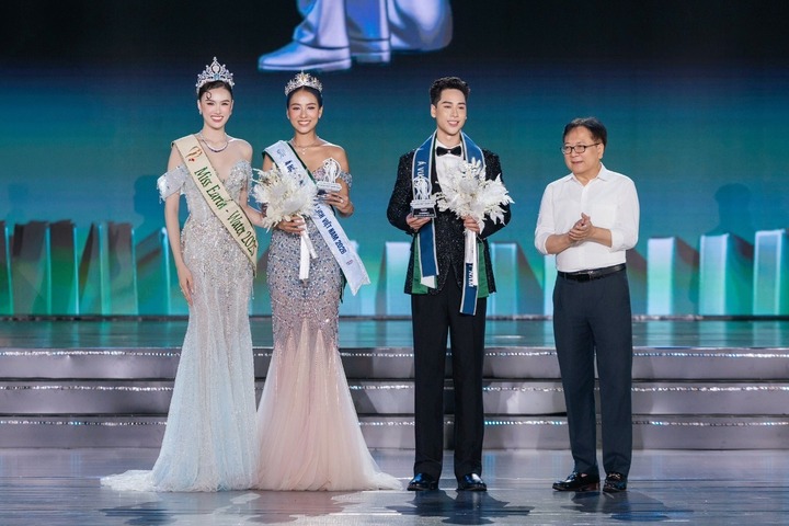 Nguyễn Minh Tuấn giành Á vương 3 tại tại chung kết Hoa hậu & Nam vương Du lịch Việt Nam 2026.