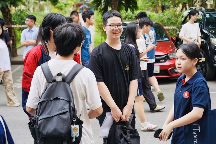 Thí sinh dự thi vào lớp 10 Trường THPT Chuyên Khoa học Tự nhiên. (Ảnh: ĐHKHTN)