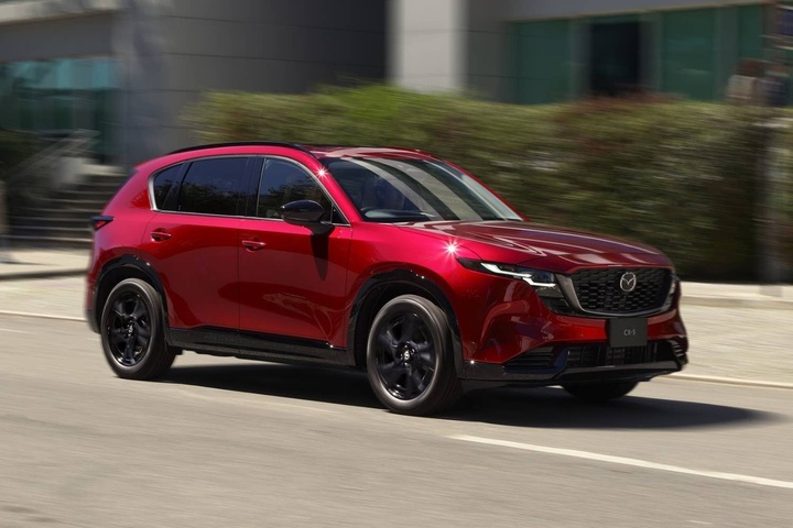 Mặt trước Mazda CX-5 thế hệ mới thay đổi thiết kế hiện đại hơn.