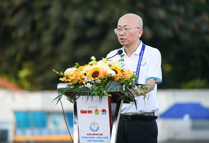 Nhà báo Dương Đức Đà Trang - Phó Tổng thư ký tòa soạn báo Tuổi Trẻ, phát biểu tại lễ bế mạc.