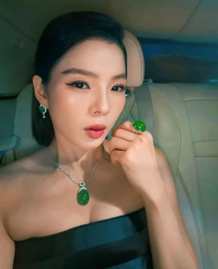 Ca sĩ Lệ Quyên.