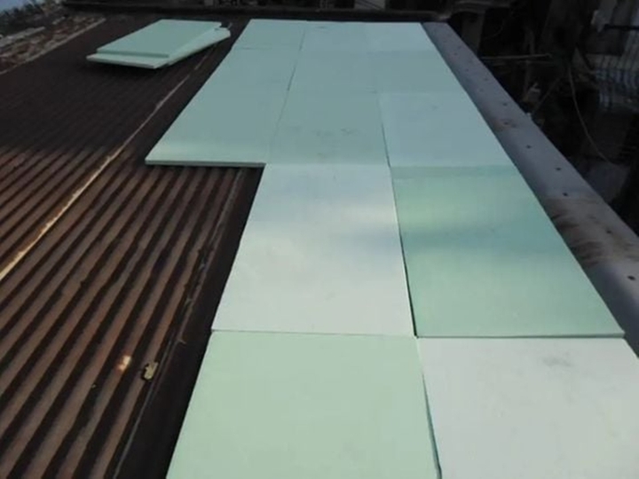 Xốp XPS chống nóng cho mái nhà. (Ảnh: Siêu thị vật tư)