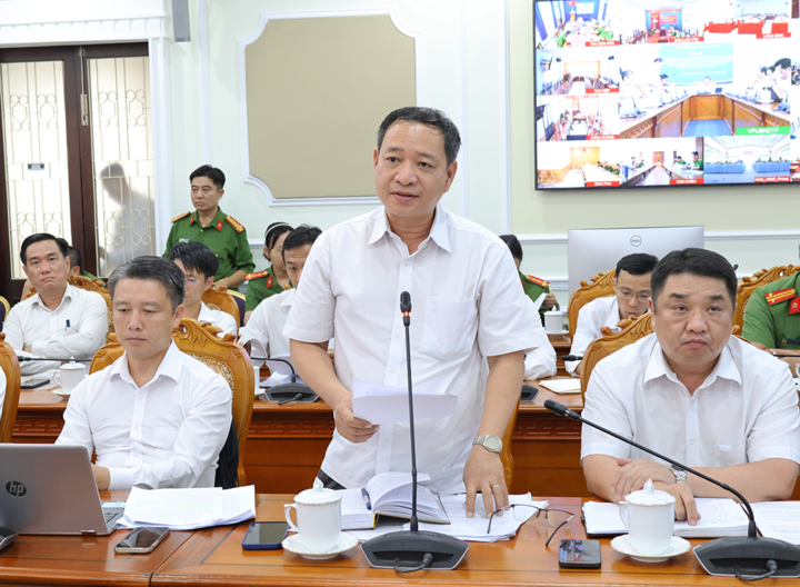 Đại diện Sở Xây dựng phát biểu nhiều giải pháp quản lý trật tự đô thị, trật tự công cộng, giảm ùn tắc giao thông. (Ảnh: hcm.gov.vn)