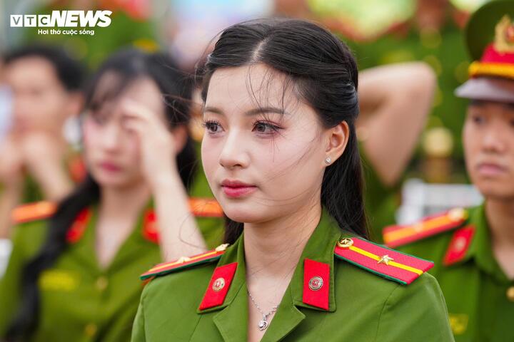 Sau 5 năm học tập và rèn luyện trong môi trường kỷ luật cao, những “bóng hồng” của Học viện Cảnh sát nhân dân đã trưởng thành, bản lĩnh hơn trong cả tác phong và nhận thức nghề nghiệp.