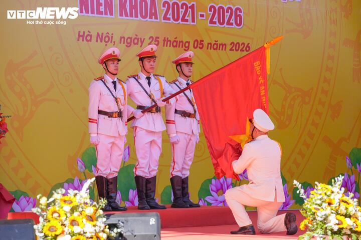 Theo Giám đốc Học viện Cảnh sát Nhân dân, thực tiễn công tác hiện nay đặt ra nhiều thách thức mới, khi tội phạm ngày càng tinh vi, đặc biệt là tội phạm công nghệ cao và tội phạm phi truyền thống với phương thức hoạt động xuyên biên giới. Điều đó đòi hỏi người chiến sĩ không chỉ có thể lực, mà còn phải có tư duy sắc bén, khả năng thích ứng nhanh và tinh thần tự học không ngừng.