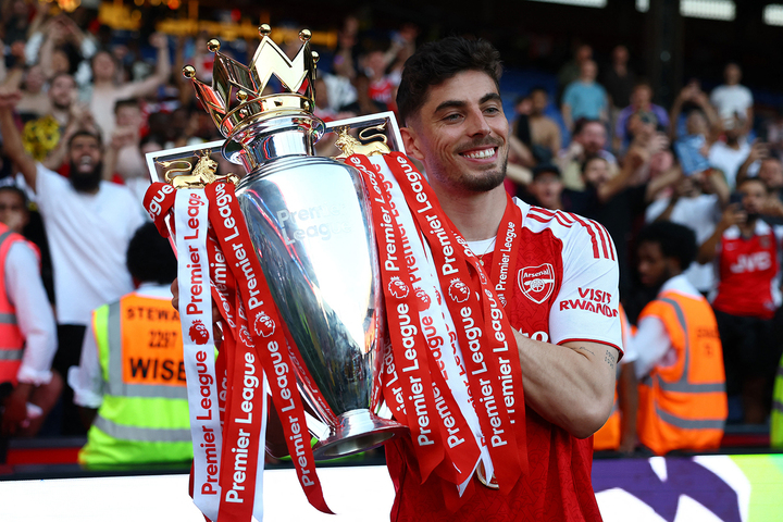 Kai Havertz cùng chiếc cúp đầu tiên kể từ khi gia nhập Arsenal từ Chelsea