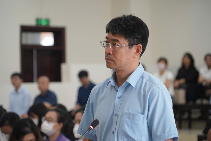 Bị cáo Lê Hoàng, cựu Cục phó Cục Phòng bệnh, Bộ Y tế.