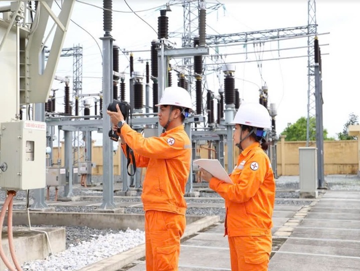 Khung giờ cao điểm - thấp điểm để tính giá điện có thể được áp dụng ngay trong tháng 6. (Ảnh: EVN).