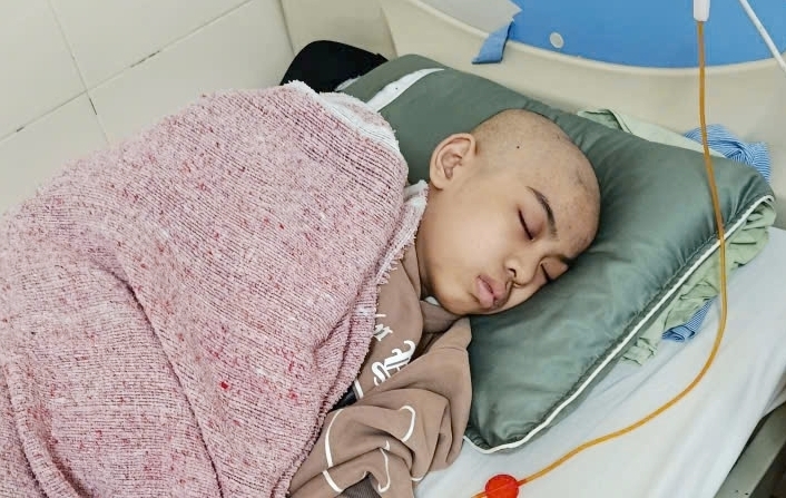 Dương phải gác lại việc học để điều trị ung thư.