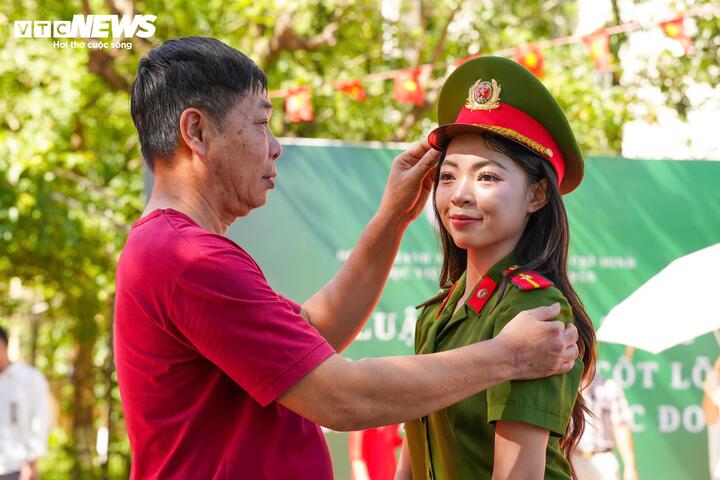 Nhan sắc rạng ngời của những 'bóng hồng' cảnh sát trong ngày tốt nghiệp - 9