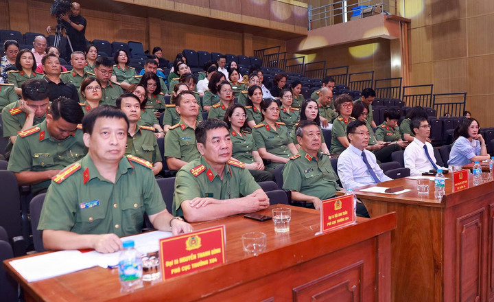 Trung tướng Đỗ Triệu Phong và các đại biểu dự buổi lễ chiều 26/5.