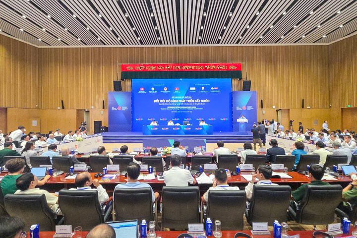 Toàn cảnh Hội thảo Khoa học Quốc gia về phát triển đất nước dựa trên khoa học, công nghệ, đổi mới sáng tạo, chuyển đổi số tại Hải Phòng.