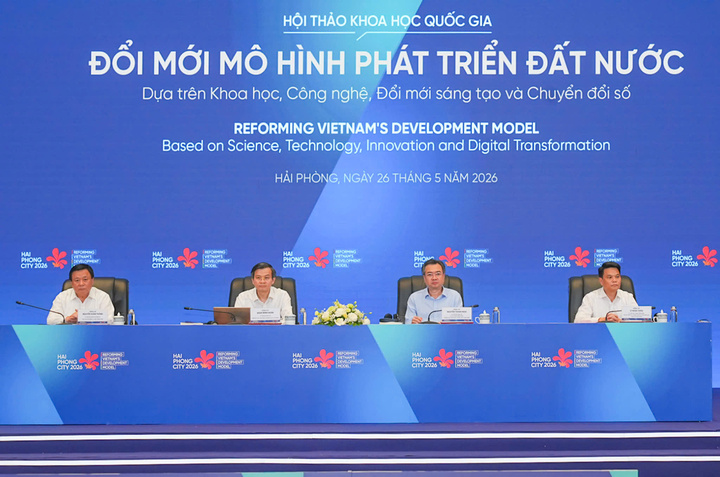 Ủy viên Bộ Chính trị, Bí thư Trung ương Đảng, Trưởng Ban Chính sách, chiến lược Trung ương Nguyễn Thanh nghị; Ủy viên Bộ Chính trị, Giám đốc Học viện Chính trị Quốc gia Hồ Chí Minh Đoàn Minh Huấn; GS.TS Nguyễn Xuân Thắng, nguyên Ủy viên Bộ Chính trị khóa XIII, Chủ tịch Hội đồng Lý luận Trung ương; Ủy viên Trung ương Đảng, Bí thư Thành ủy, Trưởng Đoàn đại biểu Quốc hội TP Hải Phòng Lê Ngọc Châu đồng chủ trì Hội thảo.