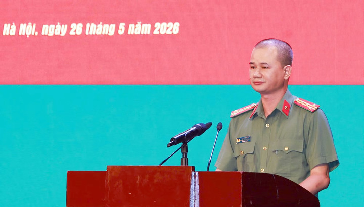 Đại tá Trần Duy Hiển, Phó Tổng Biên tập Báo CAND phát biểu tại buổi lễ.