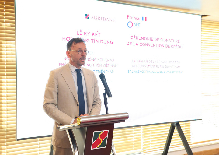 Ông Julien Seillan khẳng định mong muốn đồng hành cùng các định chế tài chính lớn của Việt Nam trong quá trình chuyển đổi hướng tới một nền tài chính bền vững hơn.