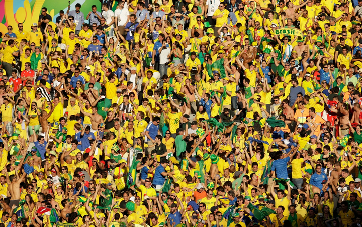 Ở Brazil, gần như mọi công việc đều được gác lại khi đội tuyển quốc gia thi đấu. (Nguồn: AP)