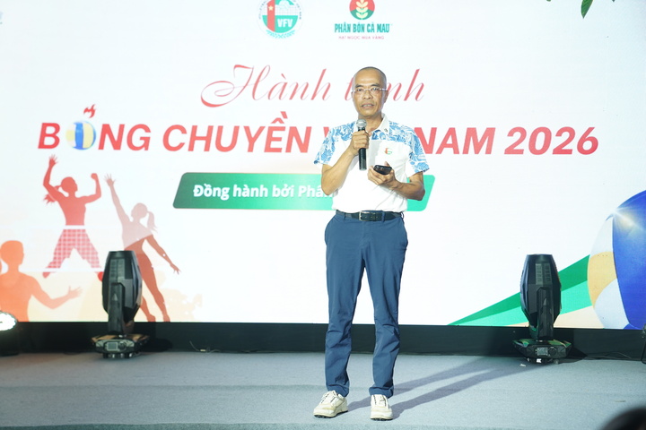 Chủ tịch Liên đoàn bóng chuyền Việt Nam, ông Dương Mạnh Tiến phát biểu tại sự kiện.