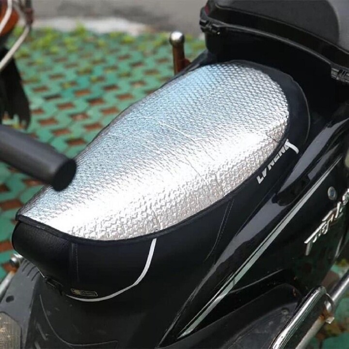 Bạt phản quan là phương pháp rẻ, phòng nóng được nhiều người tin dùng. (Ảnh: AutoPro)