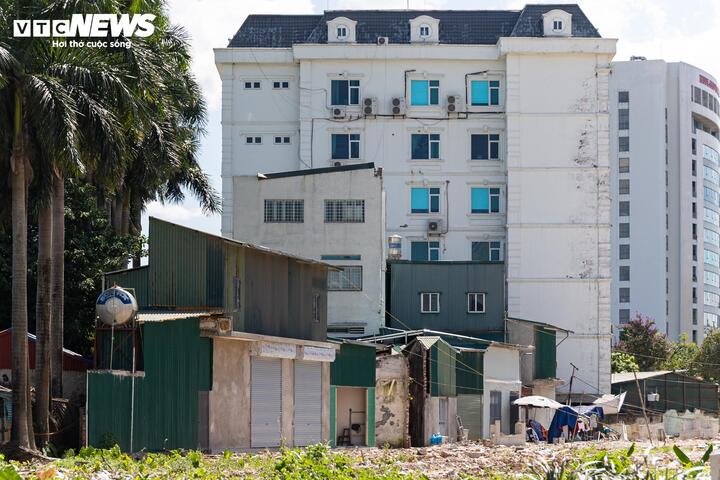 'Nhà một cột' chênh vênh giữa đại công trường Vành đai 2,5 Hà Nội bị phá bỏ - 12