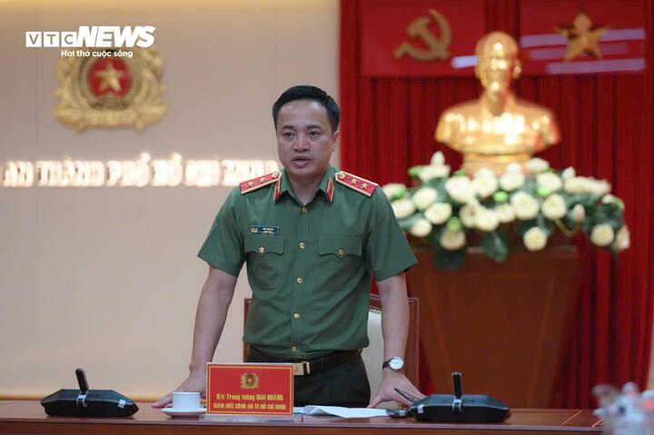 Trung tướng Mai Hoàng, Giám đốc Công an TP.HCM chủ trì buổi công bố thông tin.