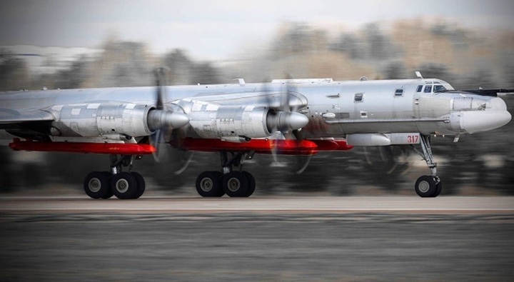 Máy bay ném bom chiến lược Tu-95MSM của Nga trang bị 8 tên lửa hành trình Kh-101/2. Ảnh Military Watch