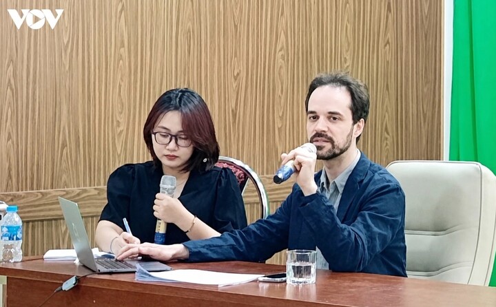 Ông Mikhail Konrad - diễn giả của khoá tập huấn.