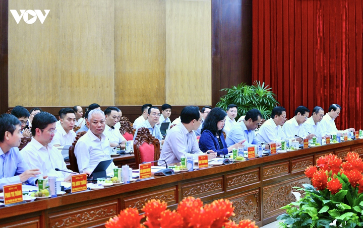 Toàn cảnh buổi làm việc.