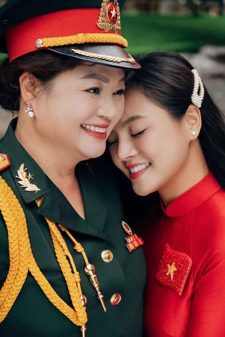 Ở tuổi 65, nghệ sĩ Cao Nga vẫn giữ được vẻ đẹp đằm thắm, quý phái.