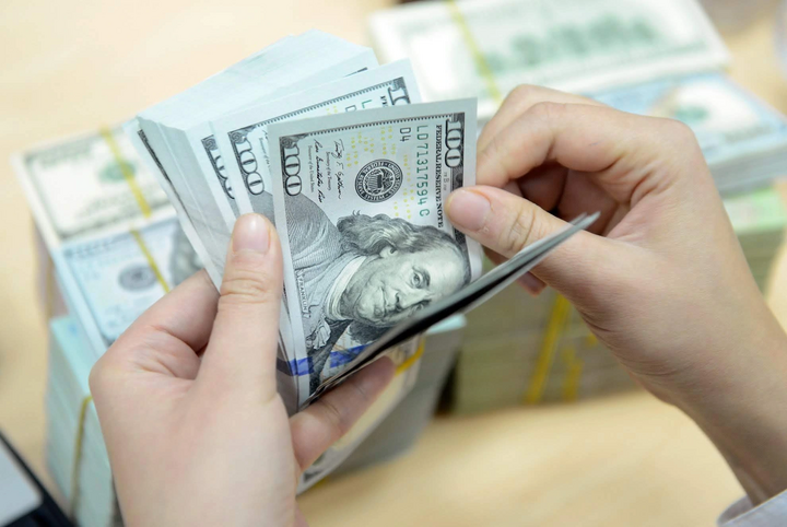 Tỷ giá ngoại tệ liên tục được các ngân hàng cập nhật trong ngày.