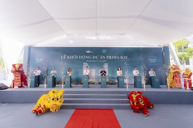 Lãnh đạo Đảng ủy, HĐND, UBND phường Bãi Cháy cùng đại diện chủ đầu tư BIM Land và các đối tác, nhà thầu thi công thực hiện nghi thức khởi động dự án Prima Bay.