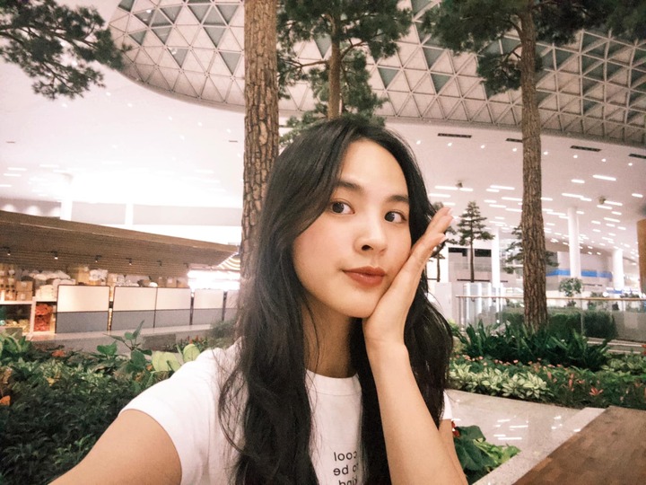 Trước khi có bằng Thạc sĩ, Quỳnh Nga từng tham gia khóa học chất lượng cao tại Đại học Tel Aviv (Israel) hồi tháng 8/2018. Cũng trong năm đó, cô vượt qua gần 4.000 đối thủ để giành học bổng về khởi nghiệp trị giá 6.000 USD (khoảng 142 triệu đồng) tại Israel.
