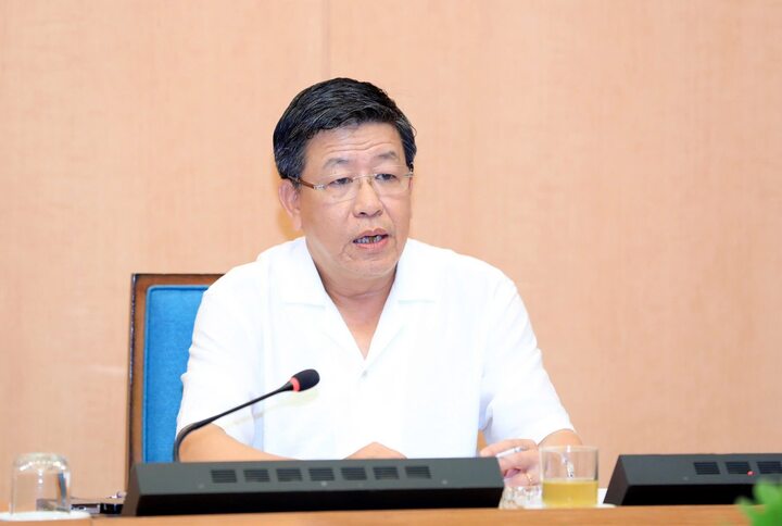 Phó Chủ tịch Thường trực UBND thành phố Dương Đức Tuấn phát biểu tại cuộc họp.