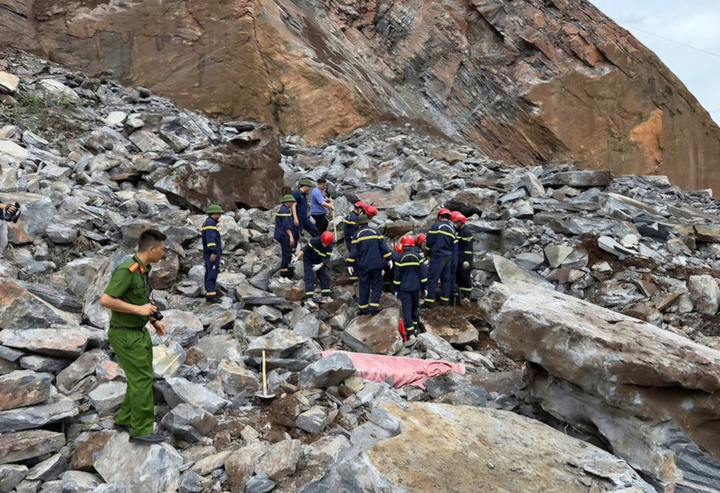 Hiện trường vụ sạt lở mỏ đá. (Ảnh: C.A)