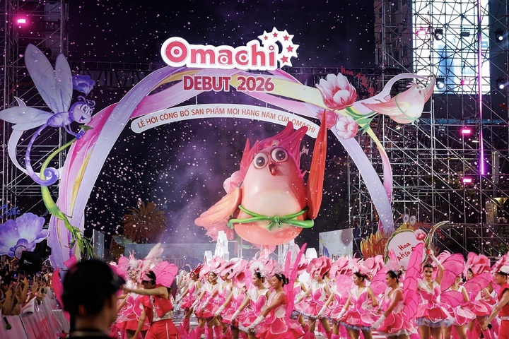 Với chủ đề ''Lạc vào xử sở Tam Hoa'', Omachi mang đến cho hàng chục nghìn khán giả màn đại diễu hành trải dài 250m, quy tụ 350 vũ công.