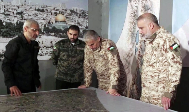 Ông Mohammed Odeh (ngoài cùng bên phải) và các chỉ huy, lãnh đạo Hamas. (Ảnh: ToI)