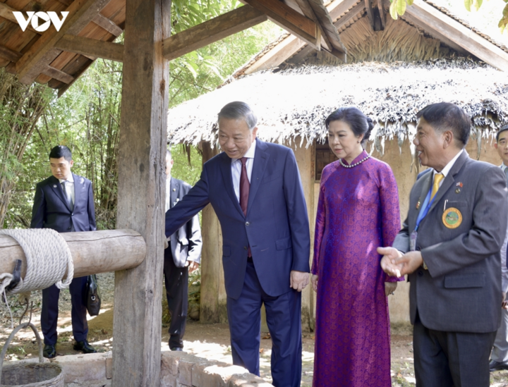 Khu di tích Chủ tịch Hồ Chí Minh tại tỉnh Udon Thani, nơi lưu giữ ký ức về những năm tháng Bác từng sống và hoạt động cách mạng trên đất Thái Lan từ năm 1928-1929. Khu di tích được xây trên nền đất cũ nơi Bác từng hoạt động với tên gọi Thầu Chín. Khu di tích hiện nay có diện tích 11.200m2, gồm 4 khu là Nhà Bác Hồ, Nhà đa năng, cảnh quan vườn cây và khu mở rộng. Khu di tích khởi công xây dựng năm 2003, trong đó khánh thành khu Nhà Bác Hồ năm 2006 và khu Nhà đa năng năm 2011. Mỗi năm khu di tích đón tiếp khoảng 15.000 khách đến tham quan, trong đó nhiều đoàn từ Việt Nam sang, nhất là vào dịp kỷ niệm Ngày sinh của Bác.
