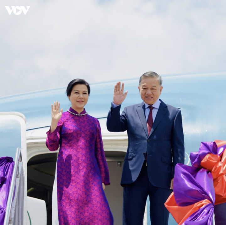 Tổng Bí thư, Chủ tịch nước Tô Lâm cùng Phu nhân và Đoàn đại biểu cấp cao tới Sân bay Quốc tế Udon Thani bắt đầu các hoạt động trong chương trình thăm chính thức Thái Lan