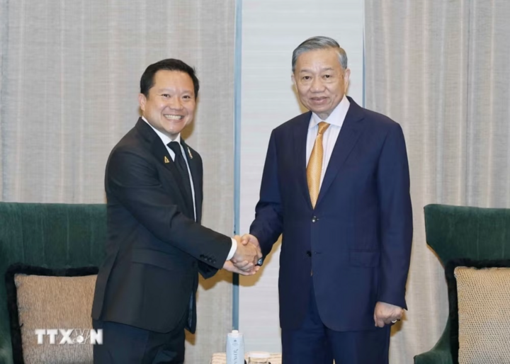 Tổng Bí thư, Chủ tịch nước Tô Lâm tiếp ông Thapana Sirivadhanabhakdi, Chủ tịch điều hành Tập đoàn TCC, Tổng Giám đốc Tập đoàn ThaiBev (Thái Lan). (Ảnh: TTXVN)