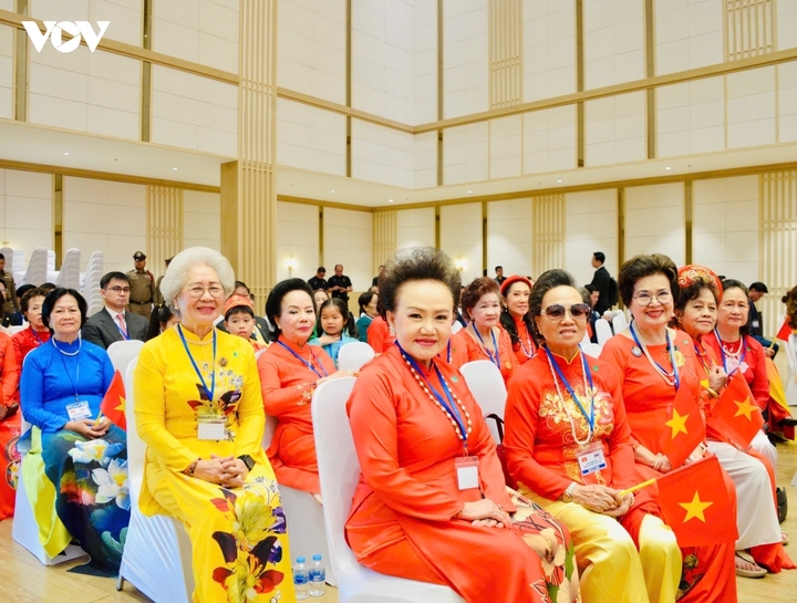 Tổng Bí thư, Chủ tịch nước Tô Lâm gặp gỡ cộng đồng người Việt Nam tại Thái Lan - 5