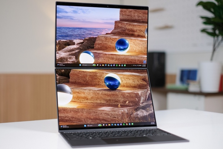 Laptop ASUS Zenbook DUO có đáng kỳ vọng với hai màn OLED, giá tới 90 triệu đồng? - 1