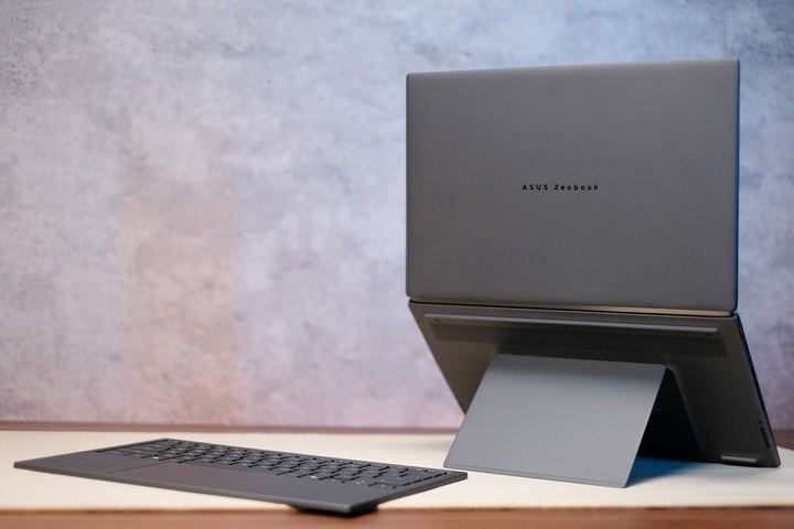 Laptop ASUS Zenbook DUO có đáng kỳ vọng với hai màn OLED, giá tới 90 triệu đồng? - 4