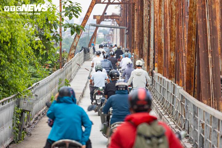 Cầu Long Biên thông xe trở lại, giảm áp lực giao thông hai bờ sông Hồng - 13