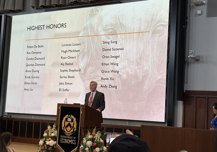 Dương Chiêu An vinh dự là một trong số rất ít sinh viên tốt nghiệp được vinh danh “Highest Honors”. (Ảnh NVCC)