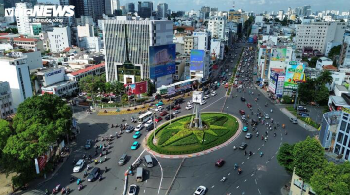 Phương án giữ lại vòng xoay kết hợp lắp đèn tín hiệu giao thông tại khu vực Điện Biên Phủ - Nguyễn Bỉnh Khiêm bước đầu giúp việc điều tiết giao thông thuận lợi hơn.